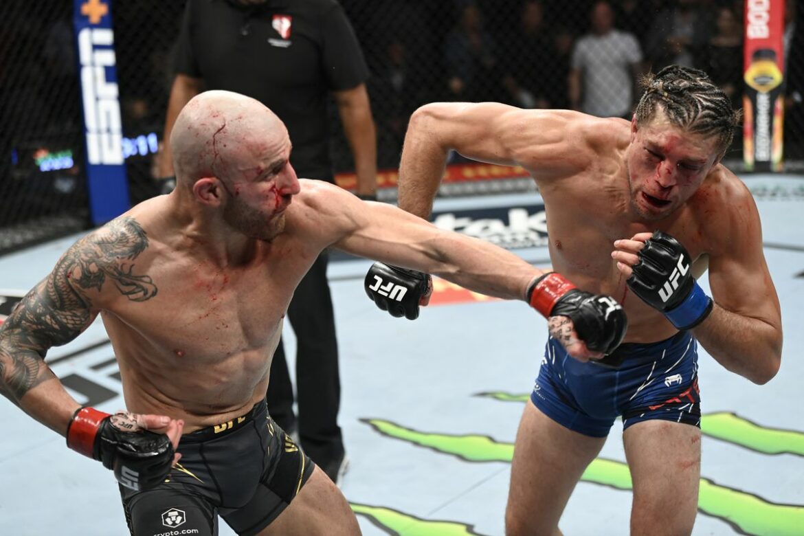 براين أورتيغا ضد أليكساندر فولكانوفسكي في عرض UFC266 “القتال كاملا”