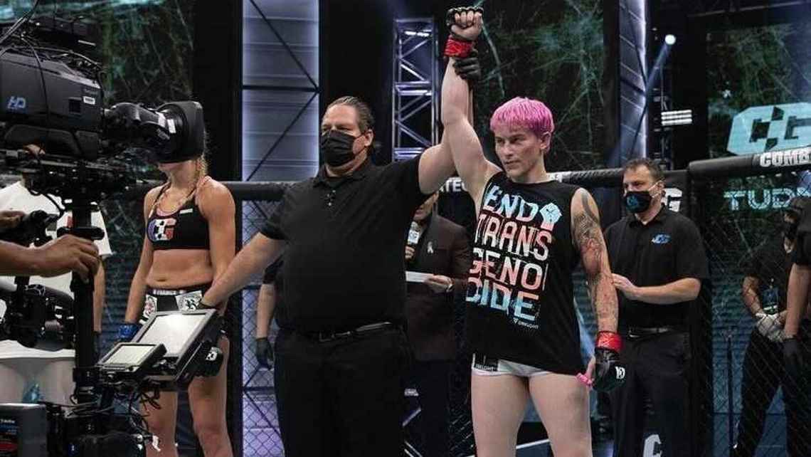 جماهير فنون القتال غاضبة من مشاركة متحول جنسيا و انتصاره في أول قتال له في فنون القتال ضد امرأة